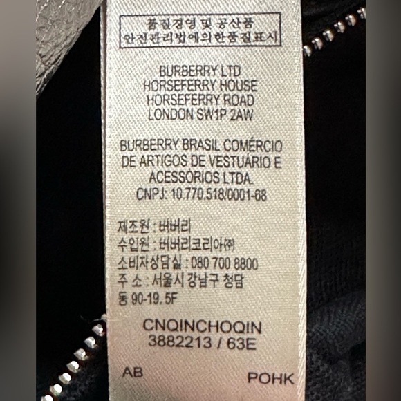 Authentic Silver metallic Burberry hobo / shoulder handbag. - Picture 15 of 16